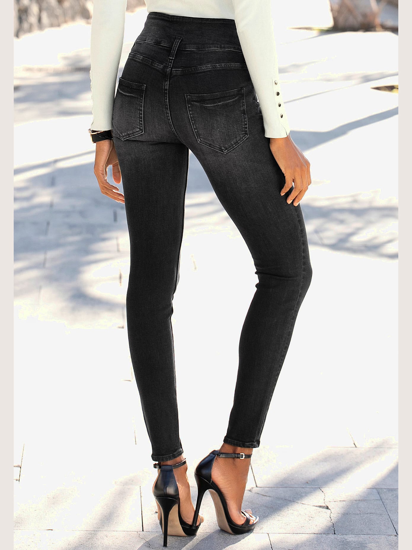 Jean taille haute large ceinture à boutons