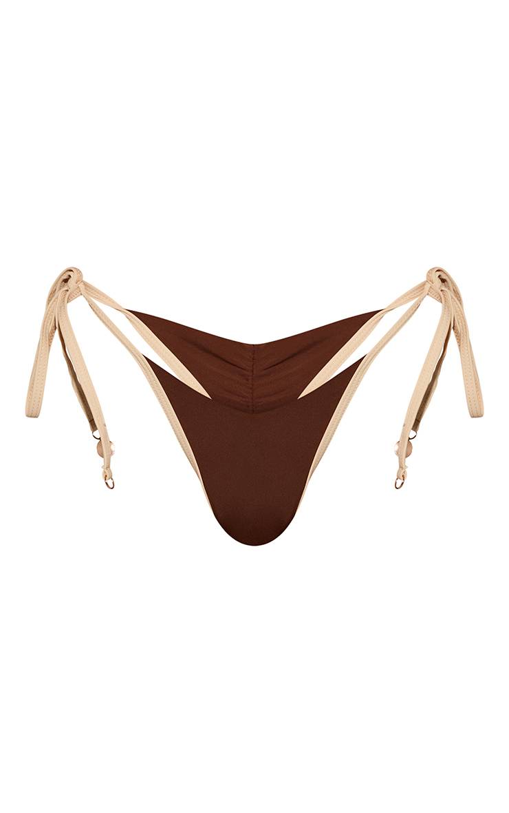 Chocolat Bas De Bikini Tanga À Détail Froncé Et Garniture À Disques Contrastants