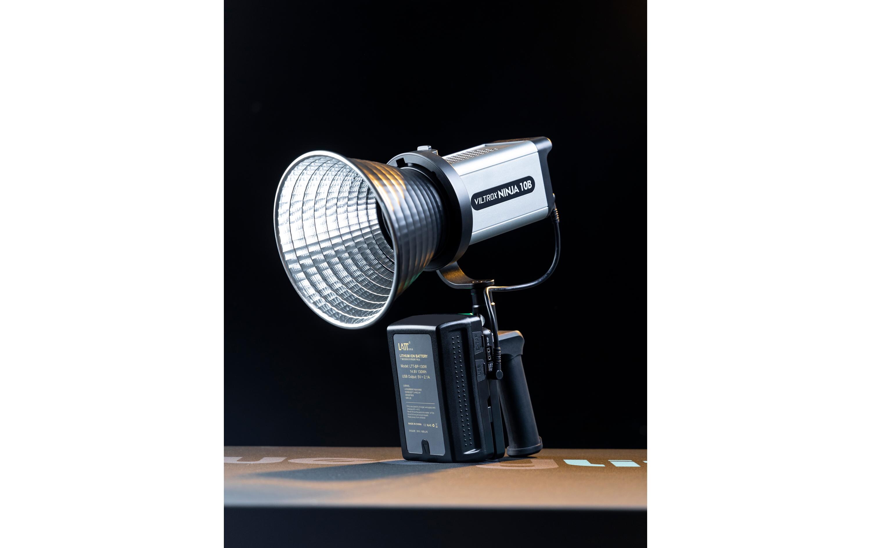 Videoleuchte Ninja 10B<br>Tragbare COB-LED-Leuchte mit 10 Lichteffekten