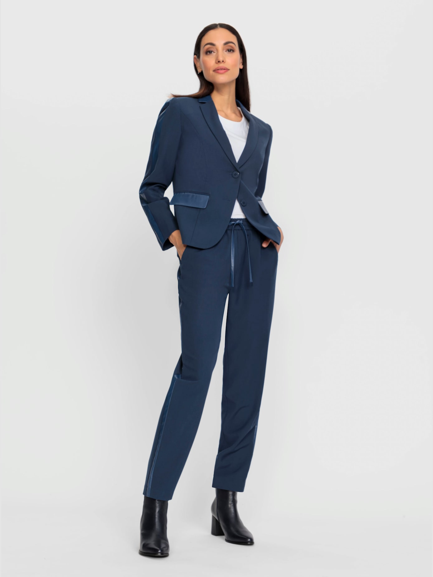 Tailleur pantalon détails en qualité lisse
