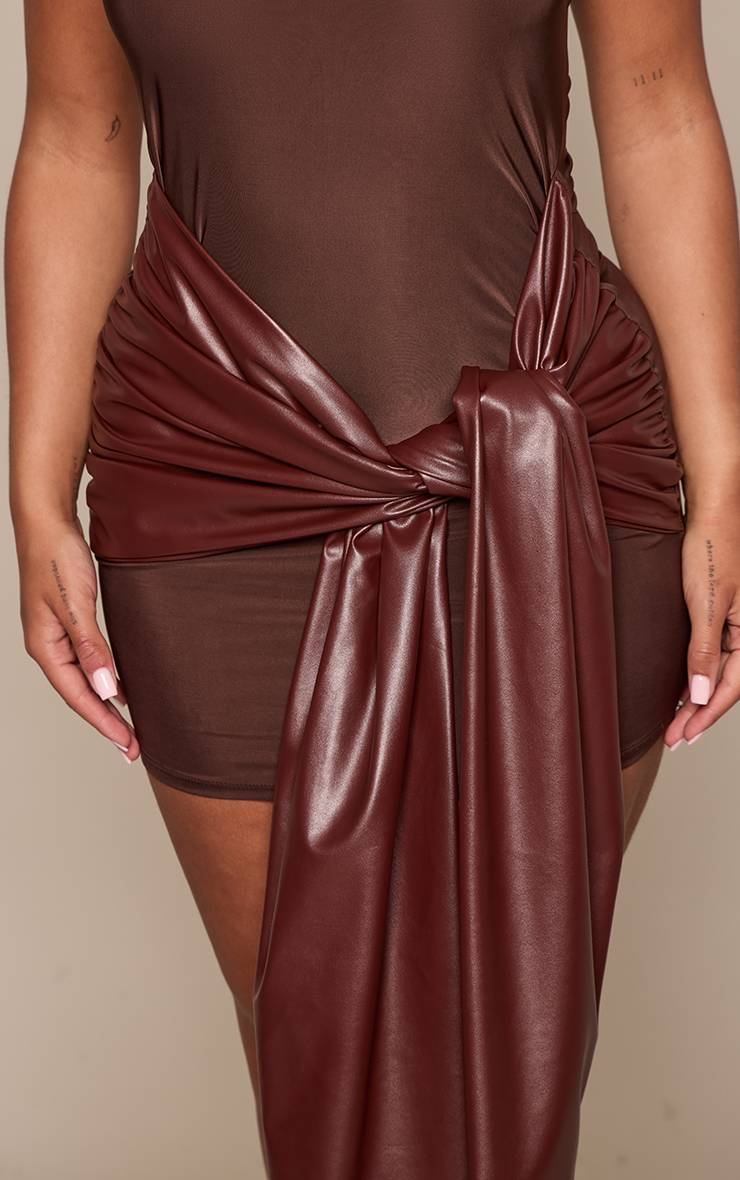 Chocolat Mini Robe Moulante Portefeuille À Détails Contrastés En Synthétiquecuir