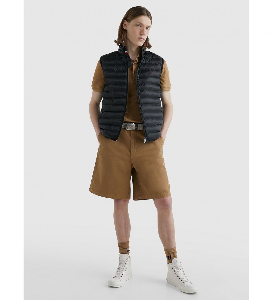 Colete acolchoado Tommy Hilfiger, reciclado e dobrável, preto.