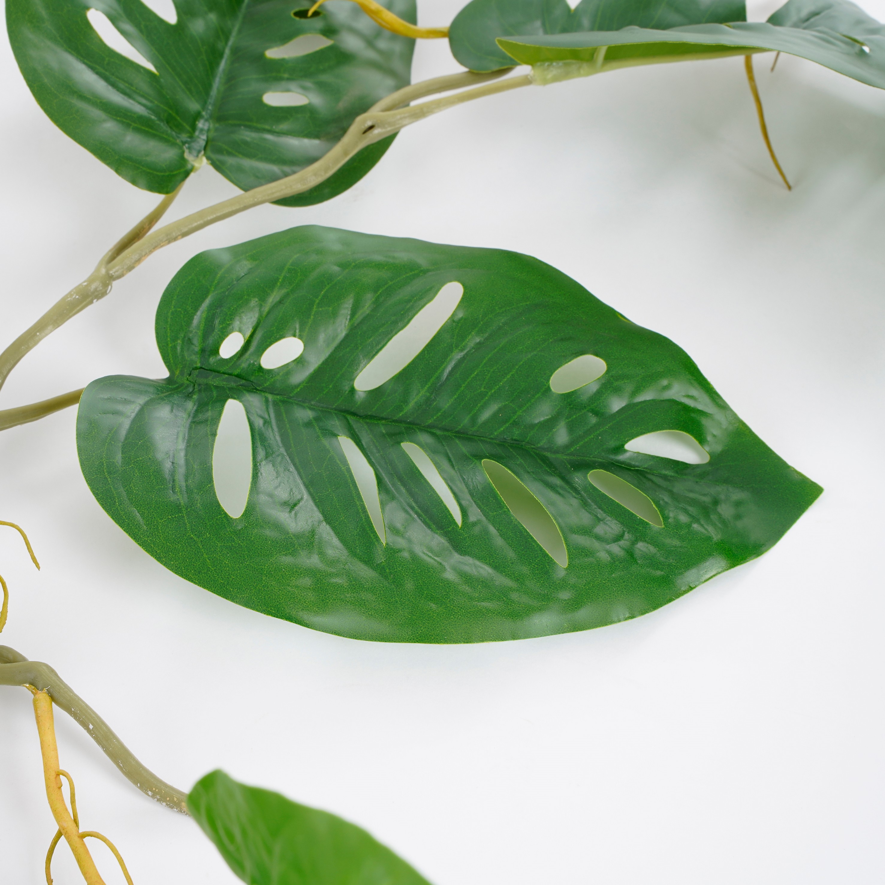 Mica decorations - monstera guirlande de plante artificielle l115