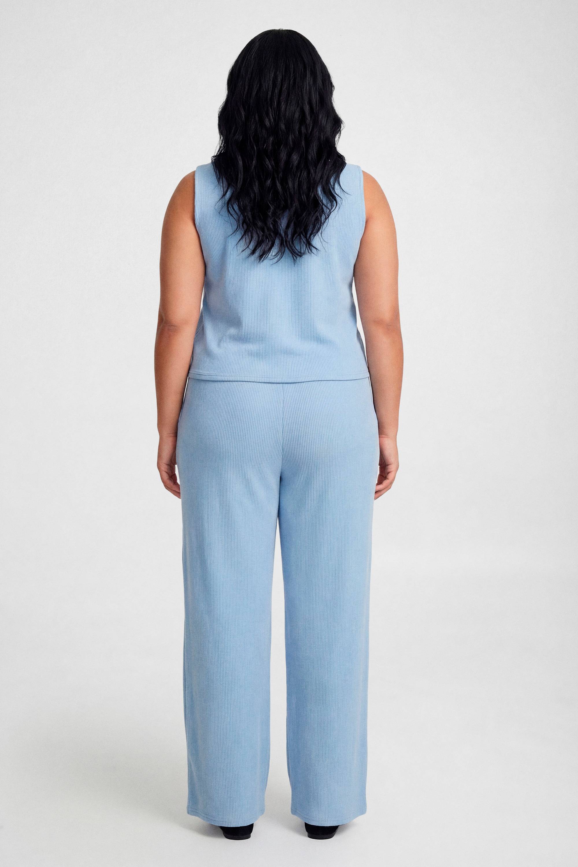 boohoo Ensemble Coordonné Grande Taille Haut Côtelé À Boutons Et Pantalon