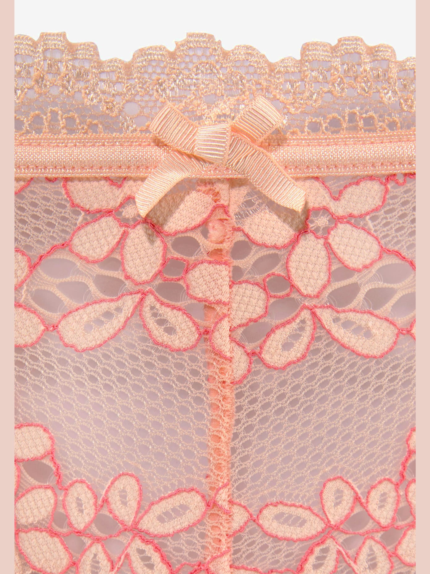 Tanga en dentelle ravissante