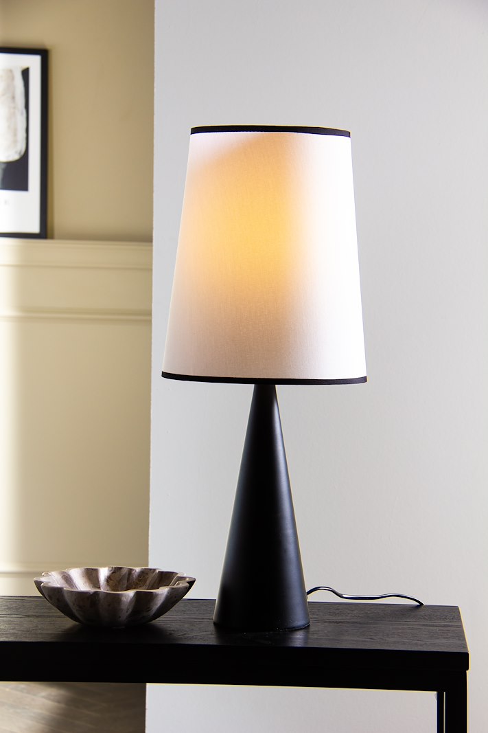 Glasgow bordlampe Offwhite tekstilskjerm med sort kant, Max 28W E27