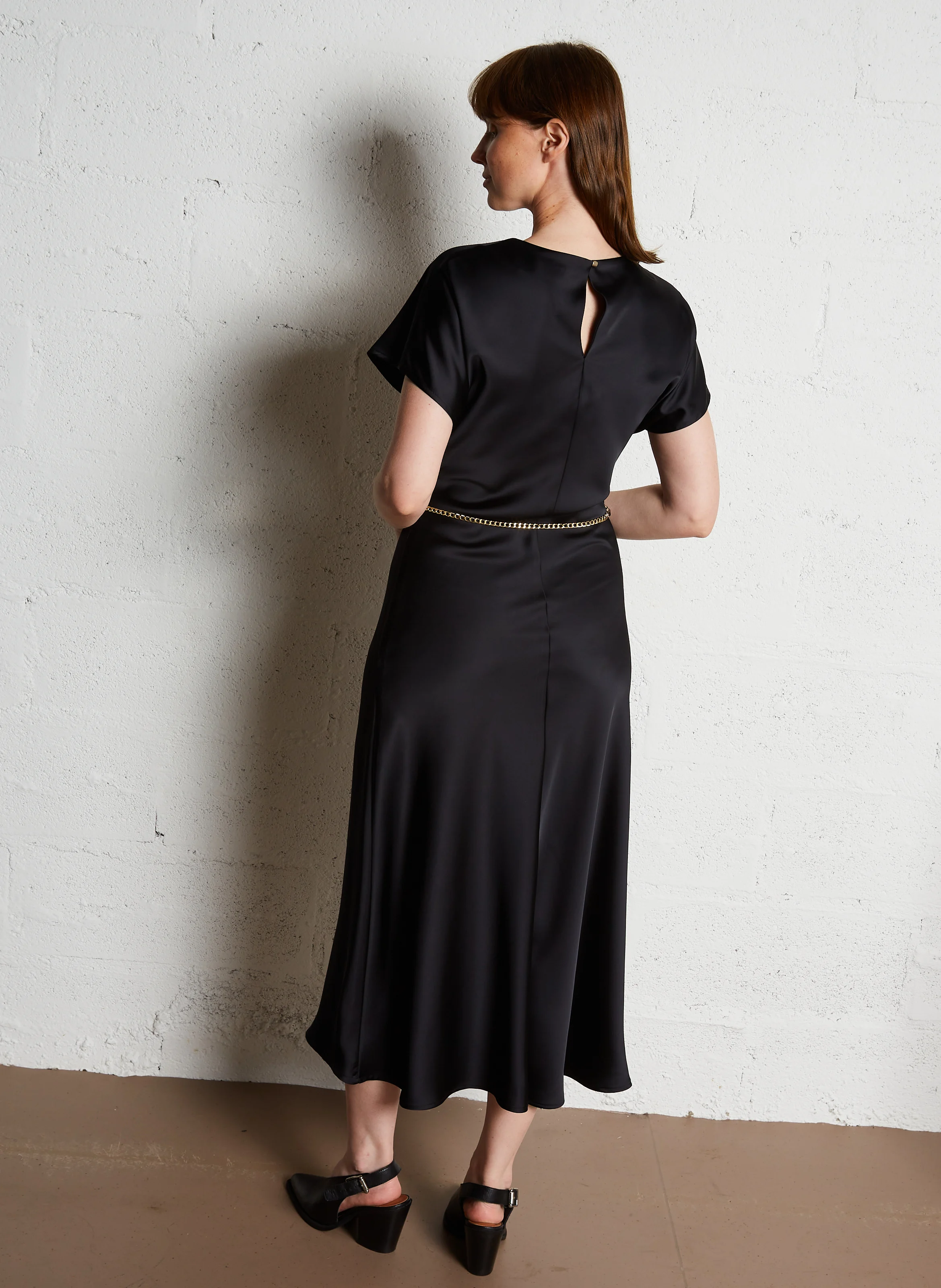 Robe longue cintrée à col rond | Noir