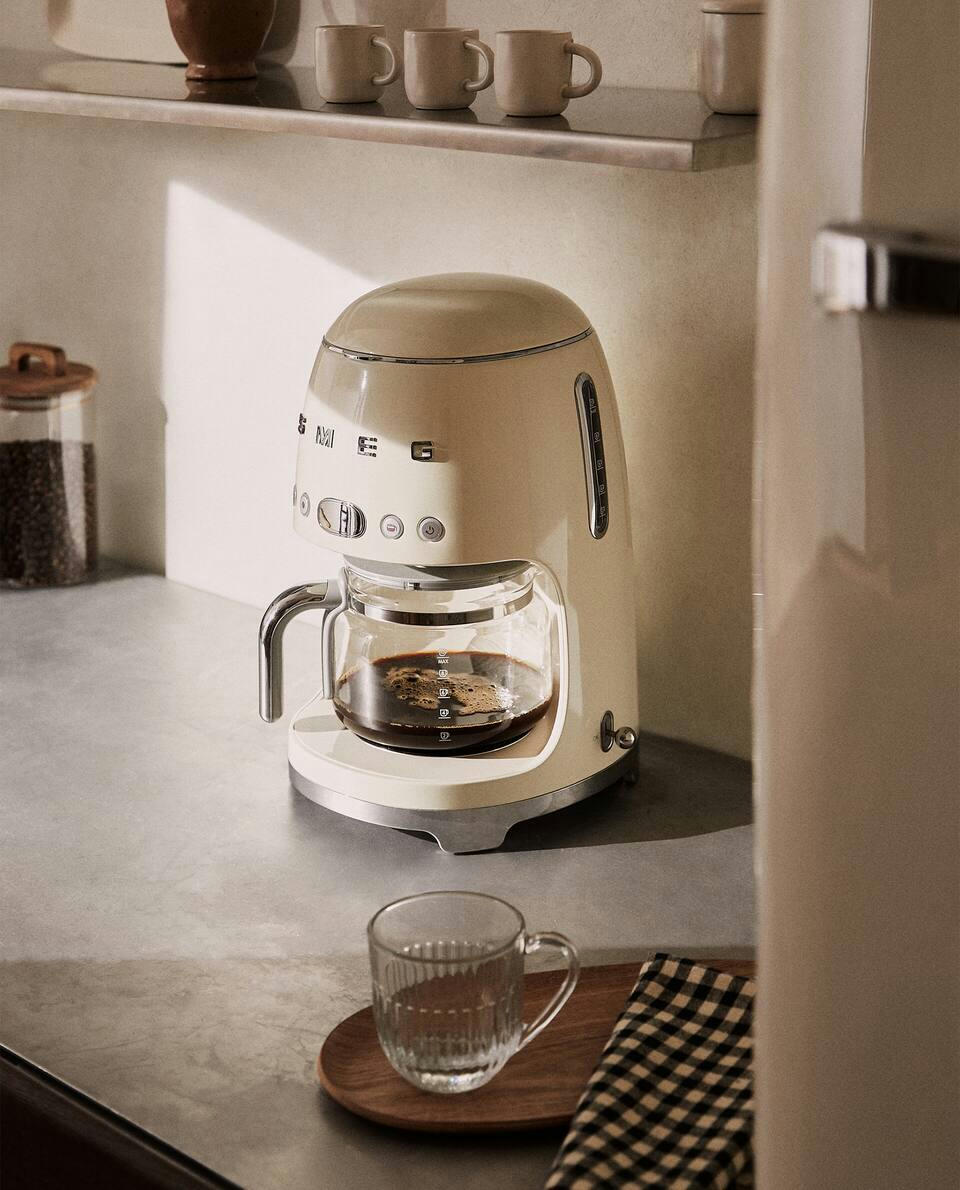 Máquina de café por gotejamento programável SMEG