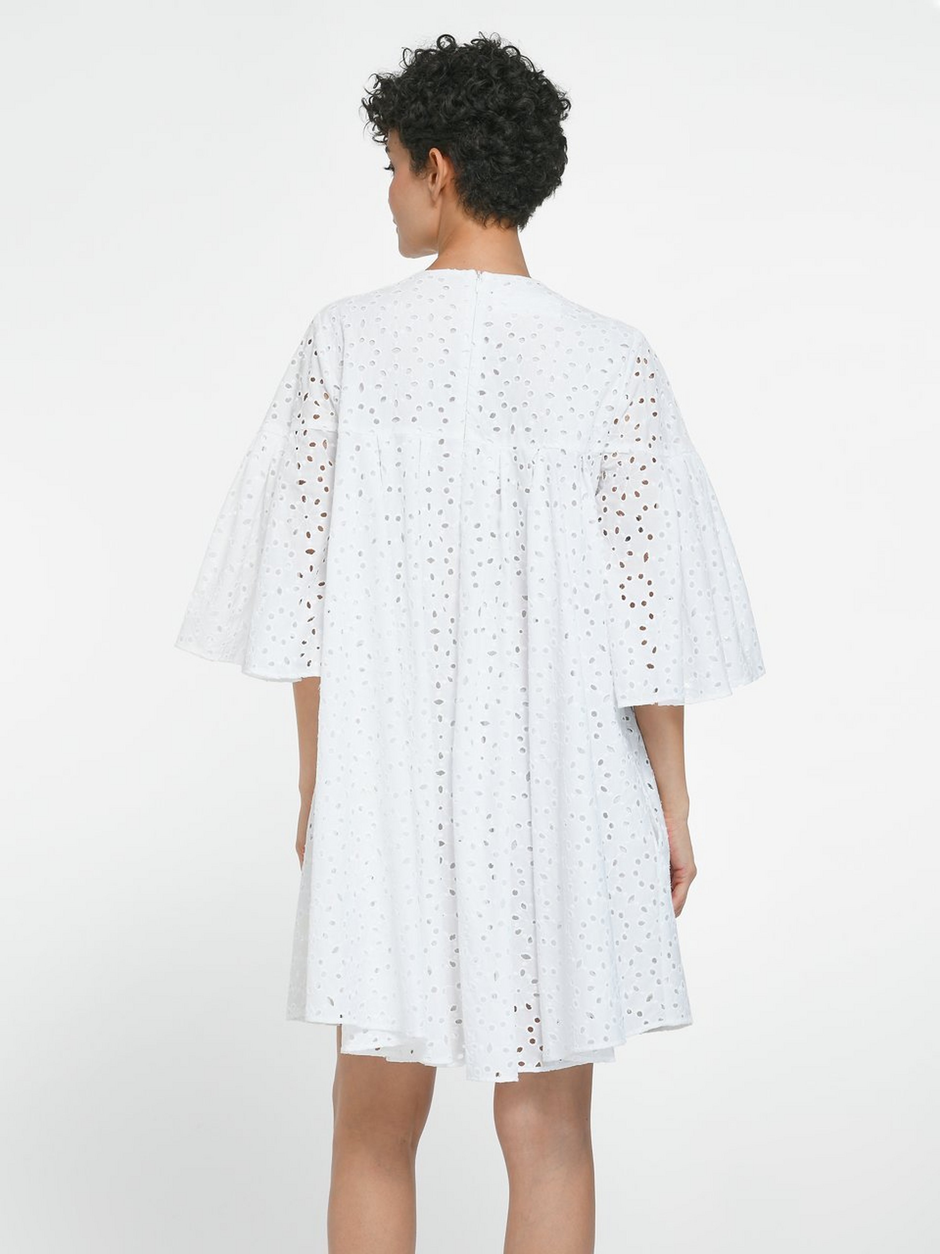 Kleid mit Lochstickerei