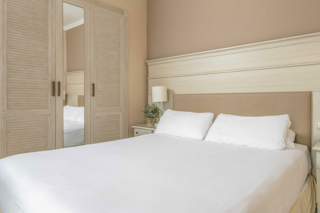 Iberostar Waves Malaga Playa Logies en ontbijt - Aparthotel