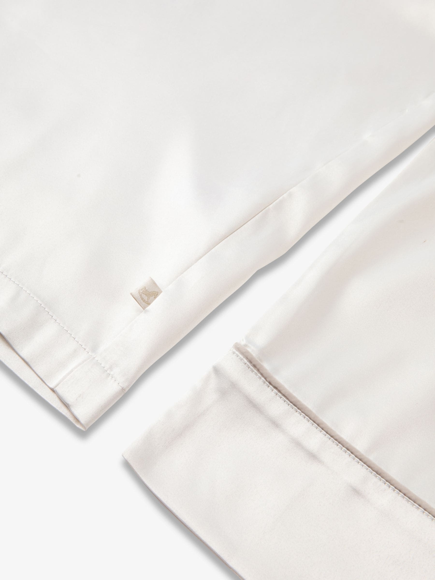 Crème - The Little Tailor Satijnen Pyjama met Knoopsluiting voor Kerstmis