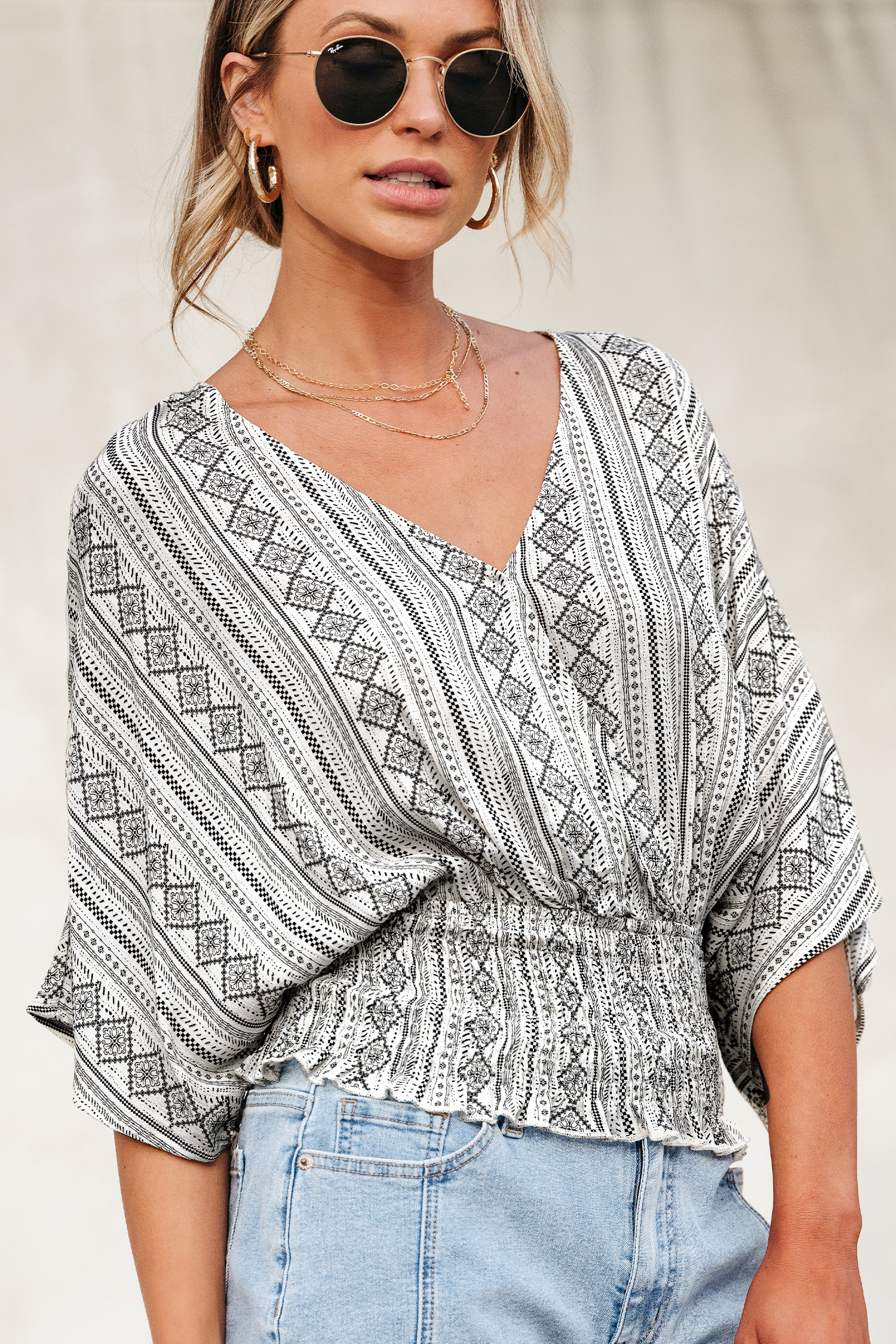 Haut avec manches dolman à smocks géométrique