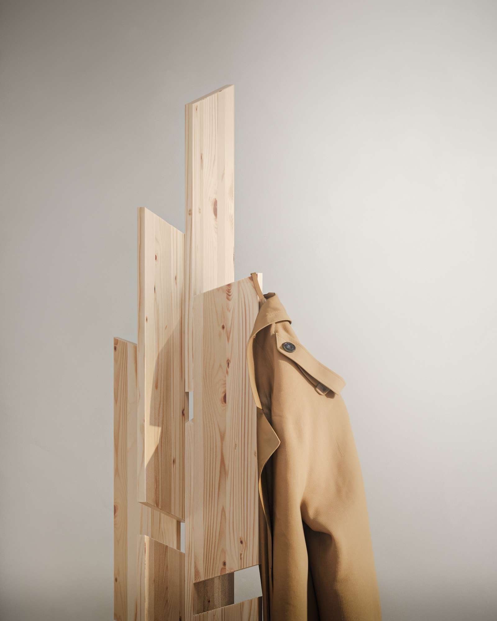 Karup Design Garderobenständer »Keeper Coat Stand, Kleiderständer mit 12 Haken, Made in Europe« frei stehend,  vielseitig einsetzbar, FSC®-zertifiziertes Massivholz,