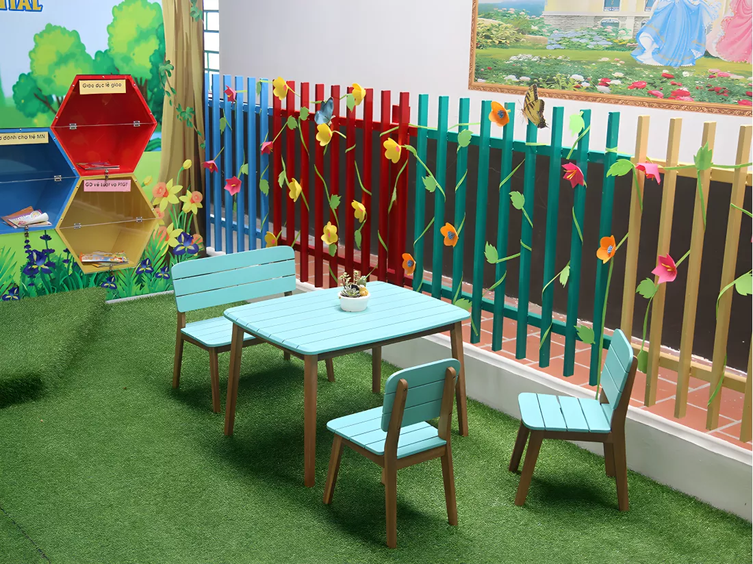 Table de jardin pour enfant en acacia bleu turquoise L.80 cm - GOZO de MYLIA