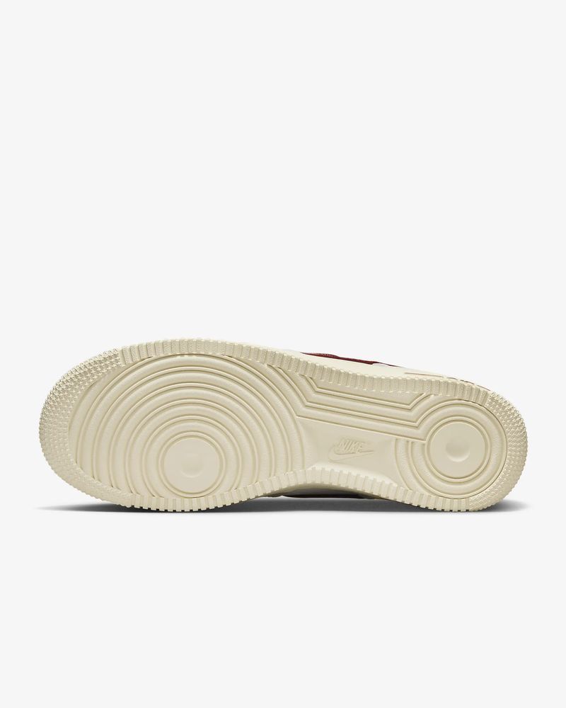 Chaussures Nike Air Force 1 '07 Gris & Rouge pour femme
