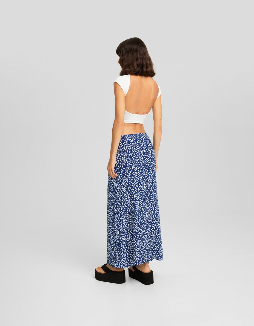 Saia midi com estampa floral e fenda