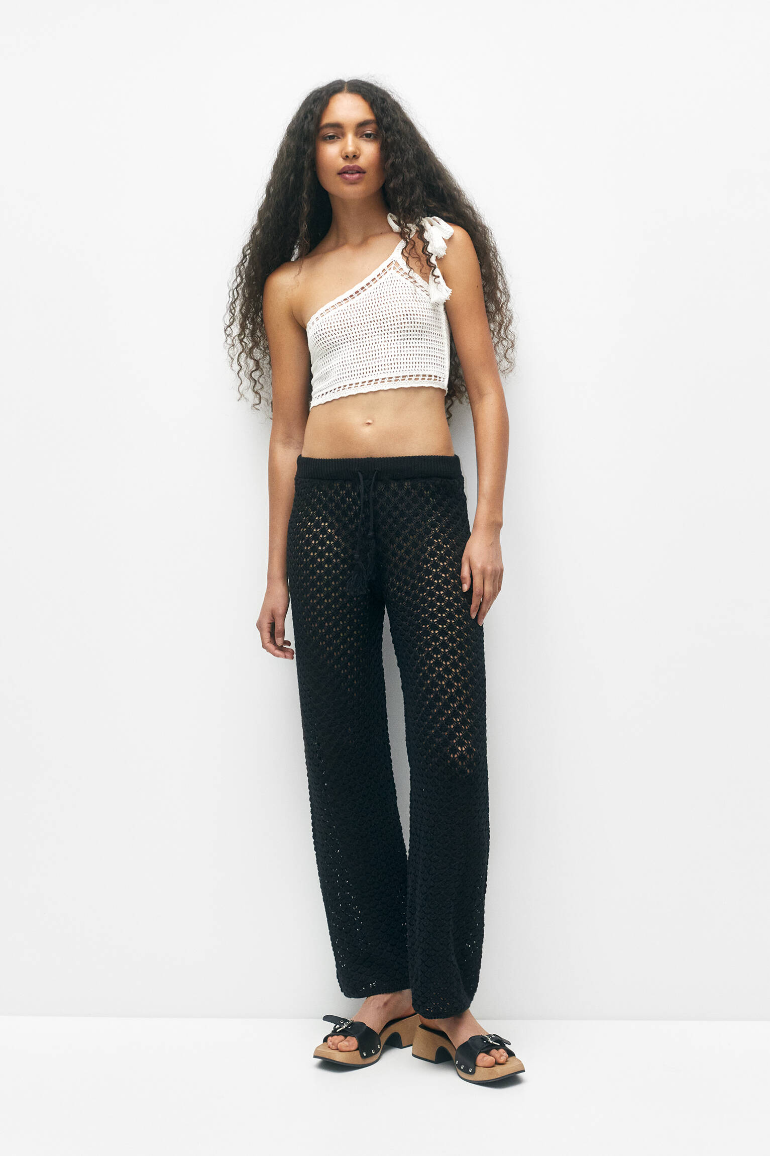 CALÇA DE TRICÔ COM FRANJAS - PRETA