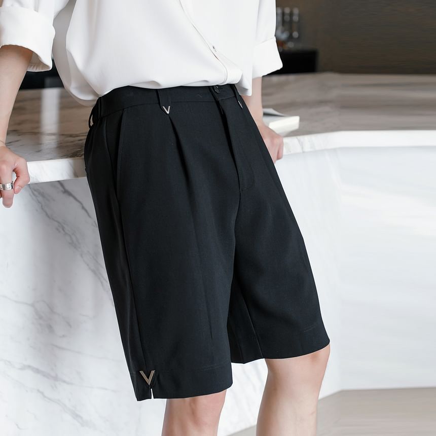 CHIC ERRO - Mid Rise Effen Belettering Shorts