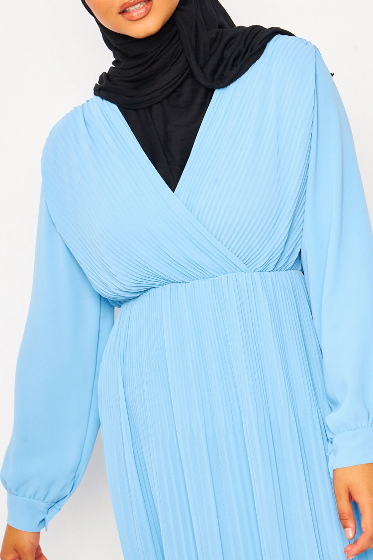 Abaya longue bleu clair plissée décolleté V