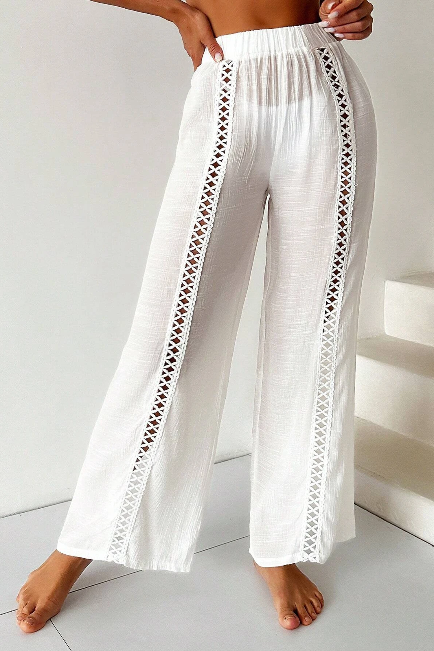 Pantalon cover up à jambe droite découpé et hachures croisées