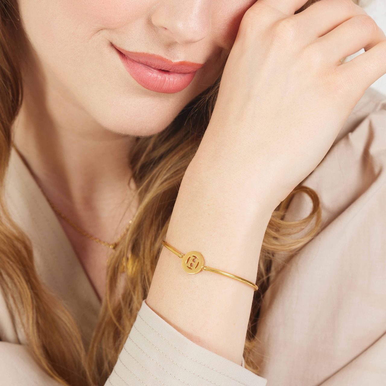 Stalen goldplated armband met letter - H
