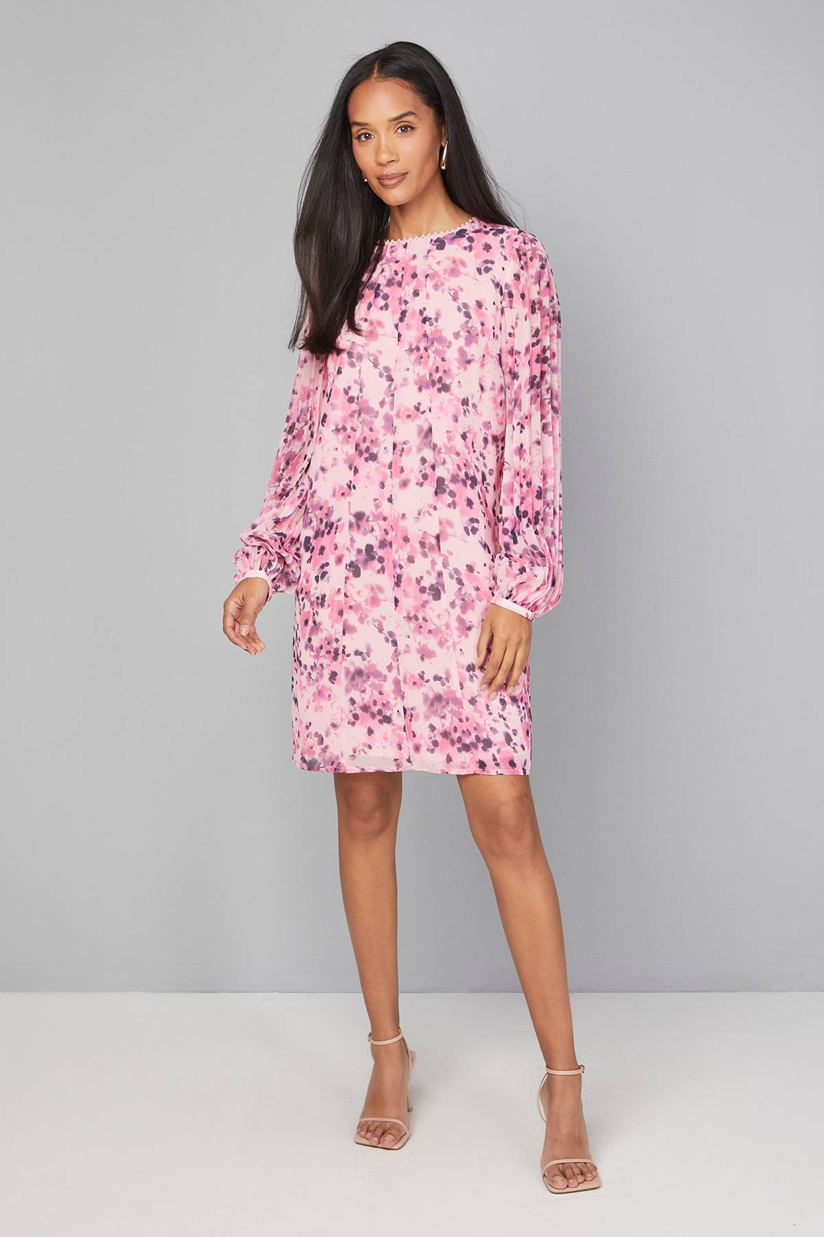 Wallis Robe Droite à Manches Plissées et Finitions en Dentelle