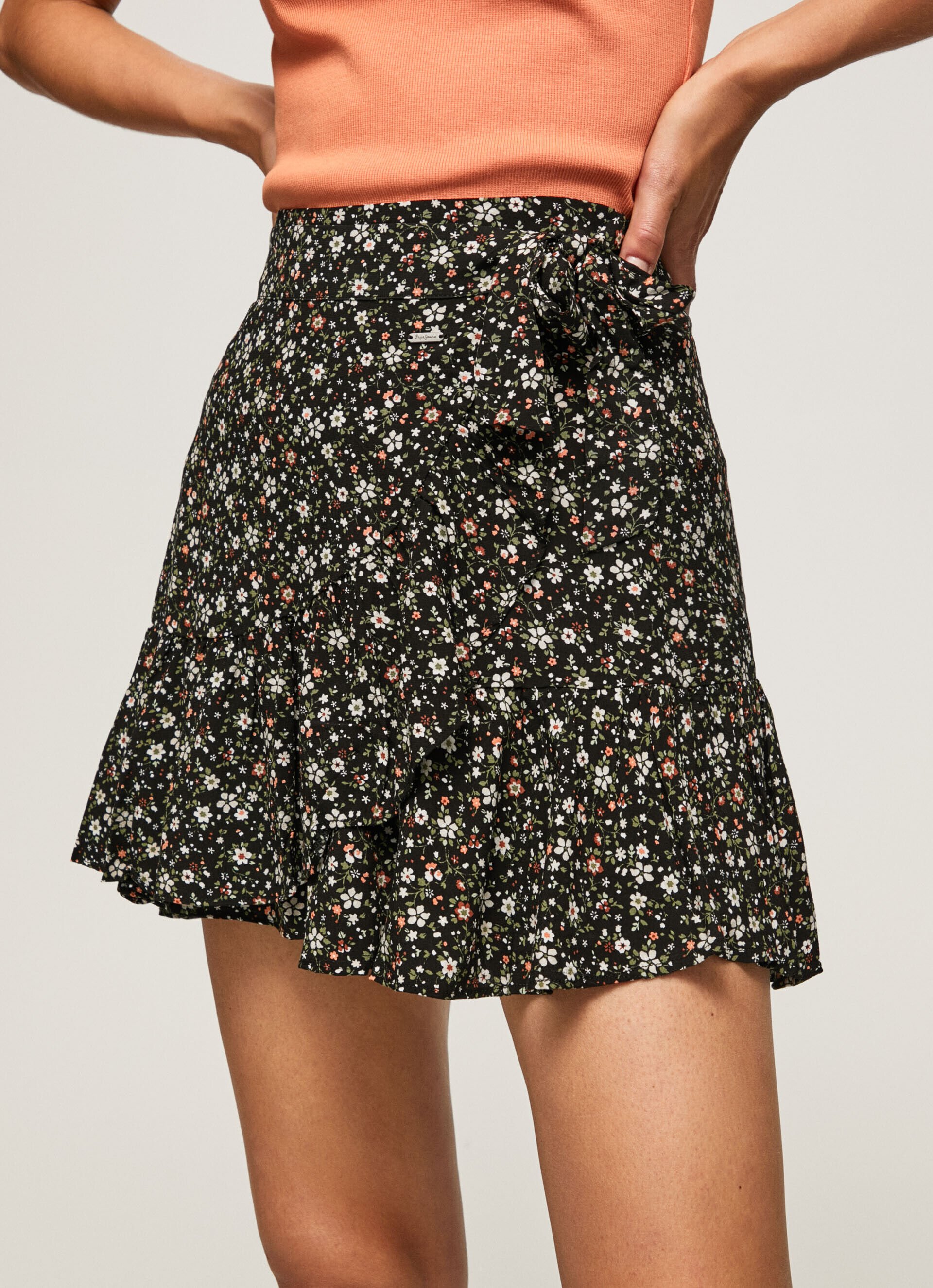 SAIA COM ESTAMPA FLORAL - multicolorida