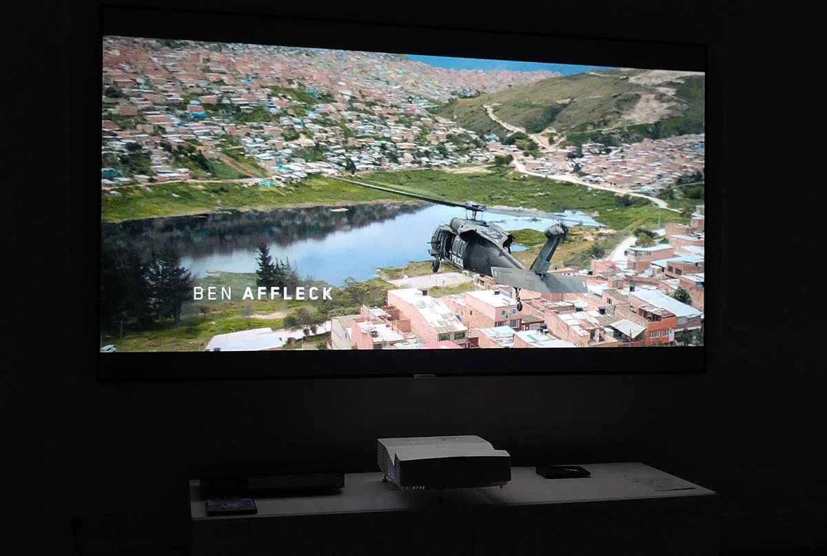 Lumene Movie Palace UHD 4K Extra Bright UST 240C (16:9) Écrans de projection ultra courte focale
