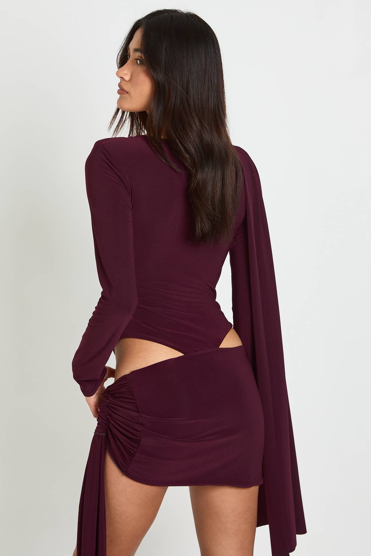 boohoo Body À Détail Drapé Devant Double Couche En Tissu Slinky