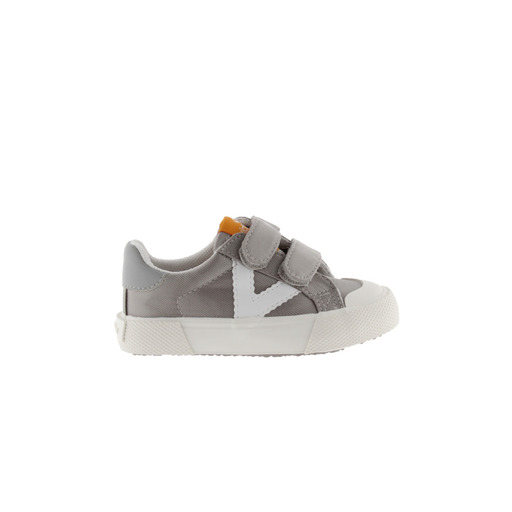 Tênis Victoria Tribu em nylon com logo contrastante e fechamento duplo em velcro.