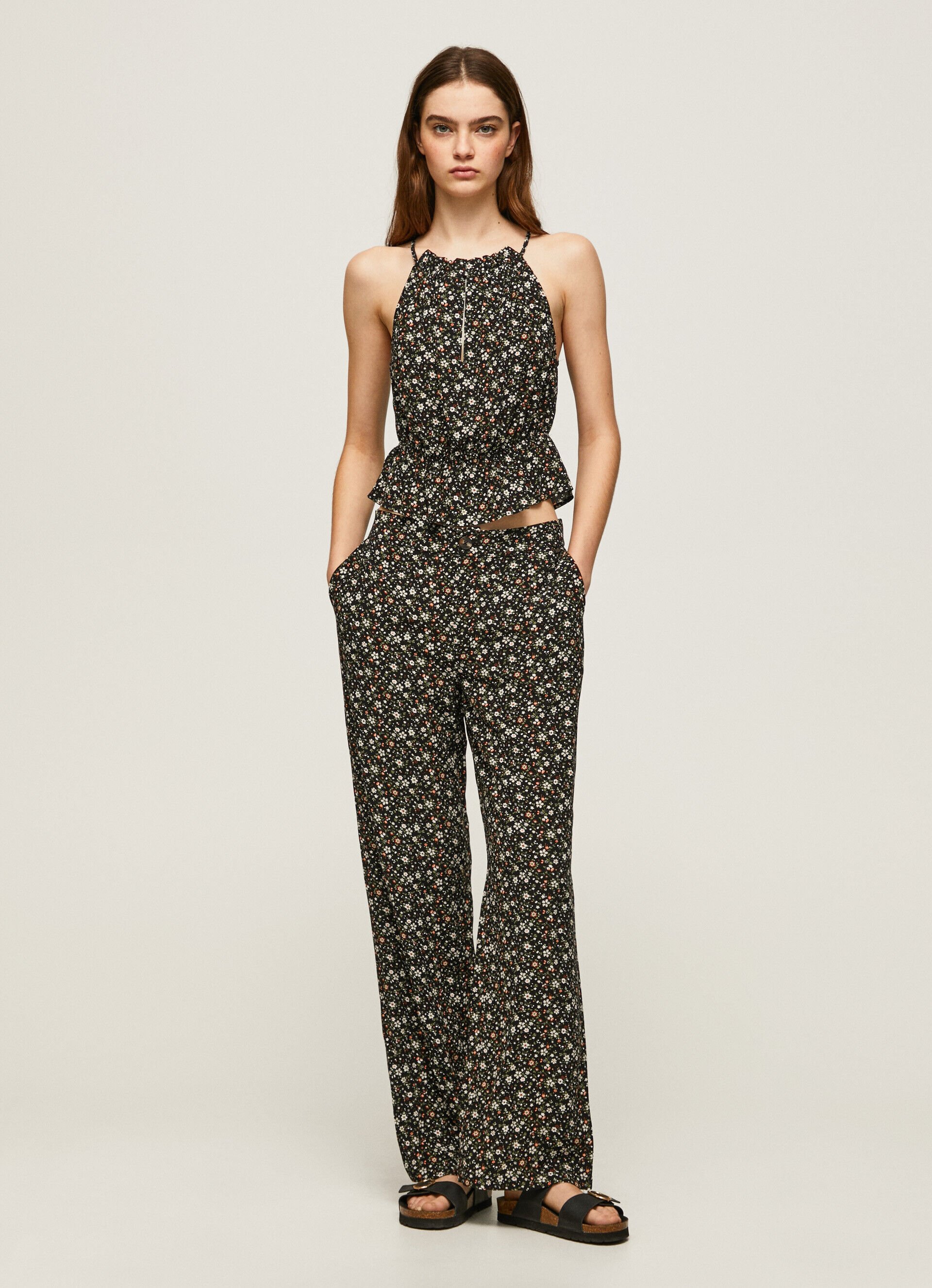 Calça de perna larga com estampa floral - multicolorida