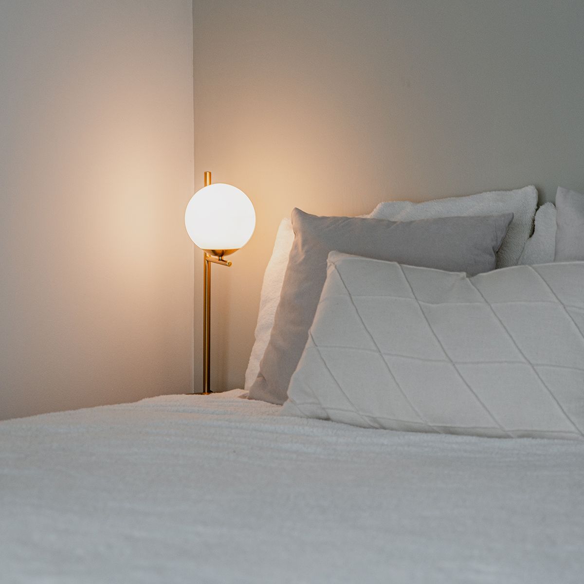 Art Deco vloerlamp goud en opaal glas - Flore