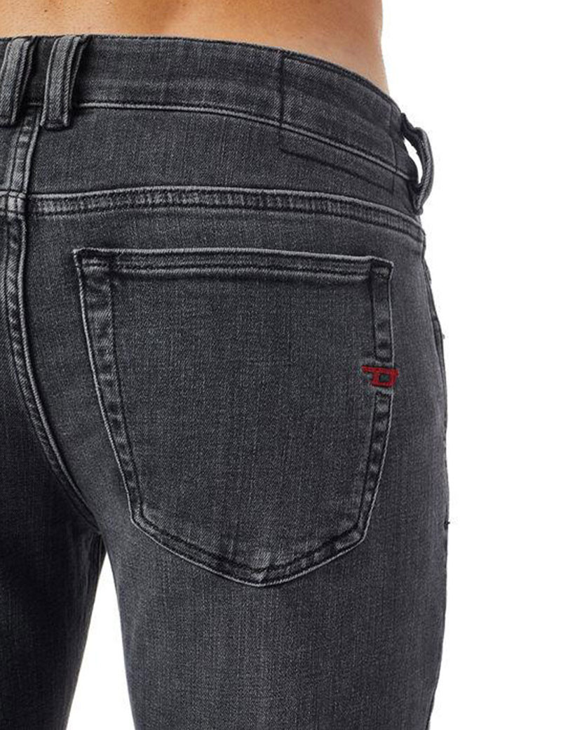 DIESEL JEAN HOMME SLEENKER 9B97