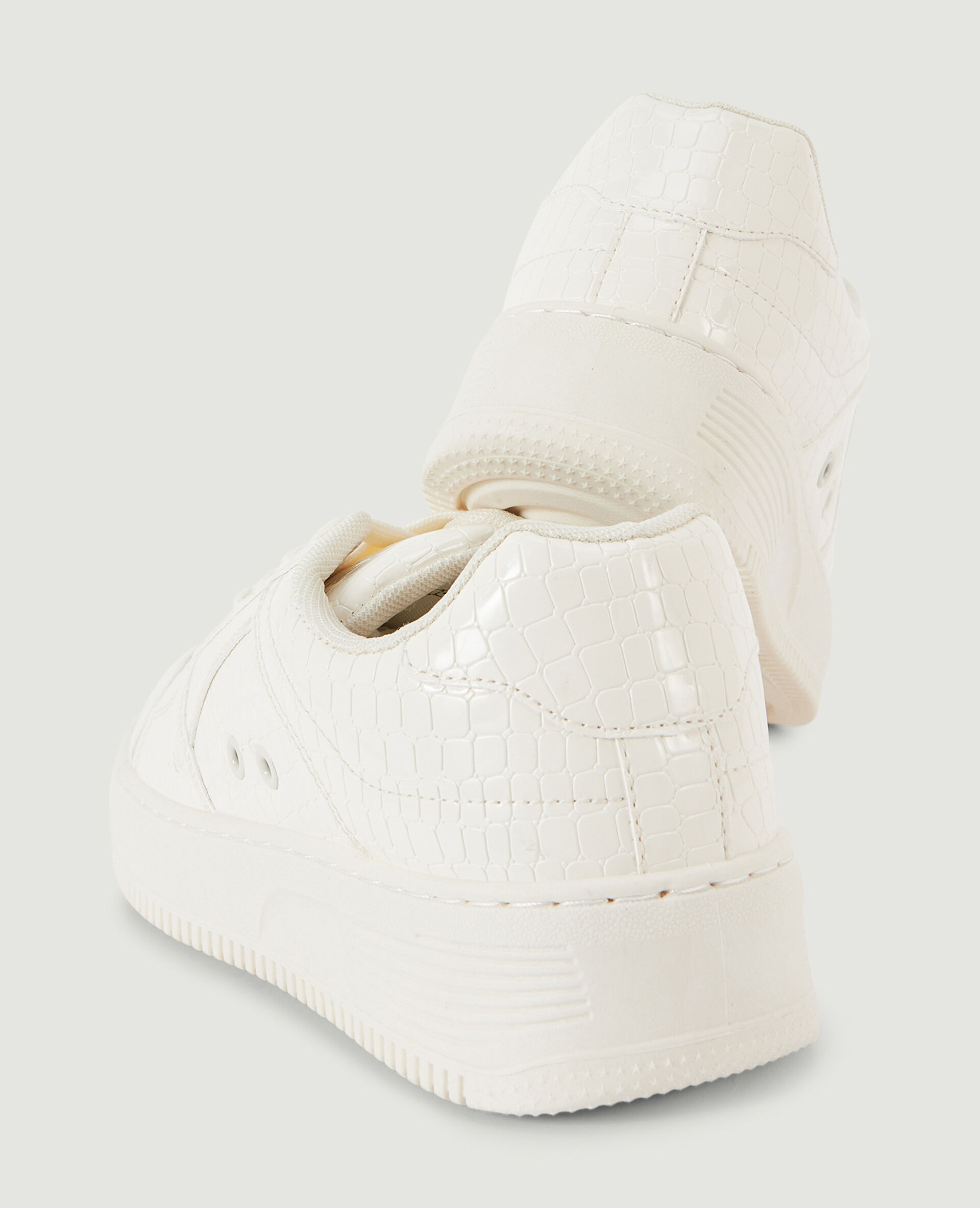 Sneakers en simili effet croco verni - Rose clair