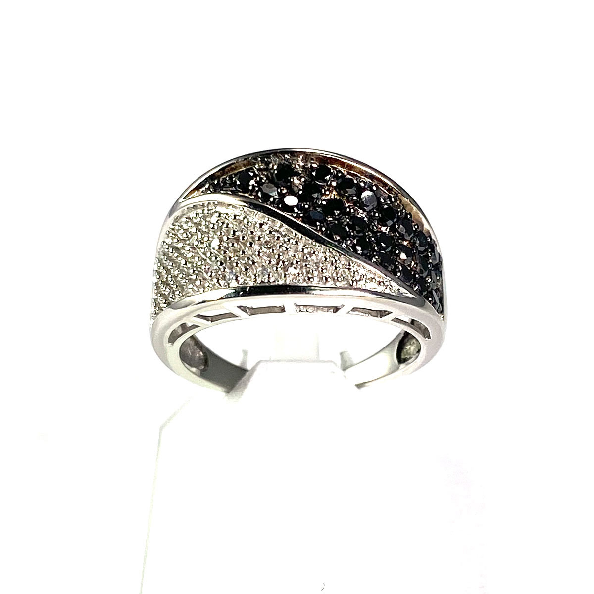 Bague d'occasion or 750 blanc diamants noirs et diamants blancs