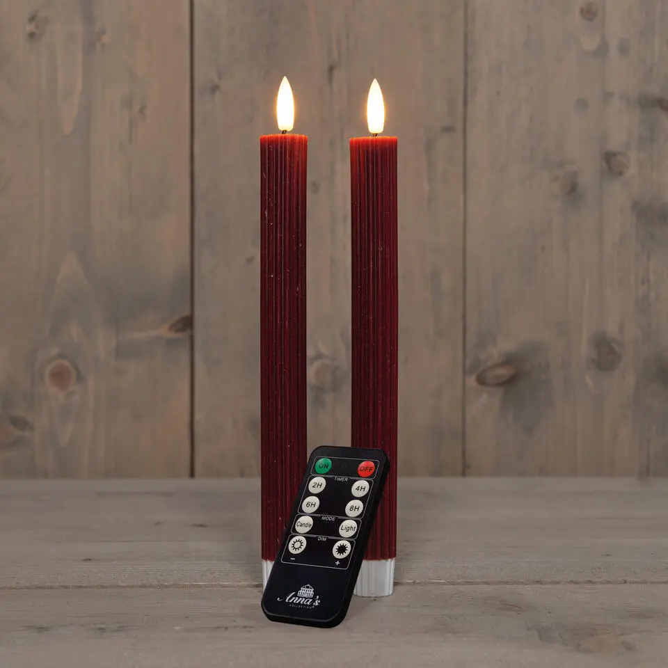 Anna's Collection LED dinerkaarsen - 2x - bordeaux rood - ribbel