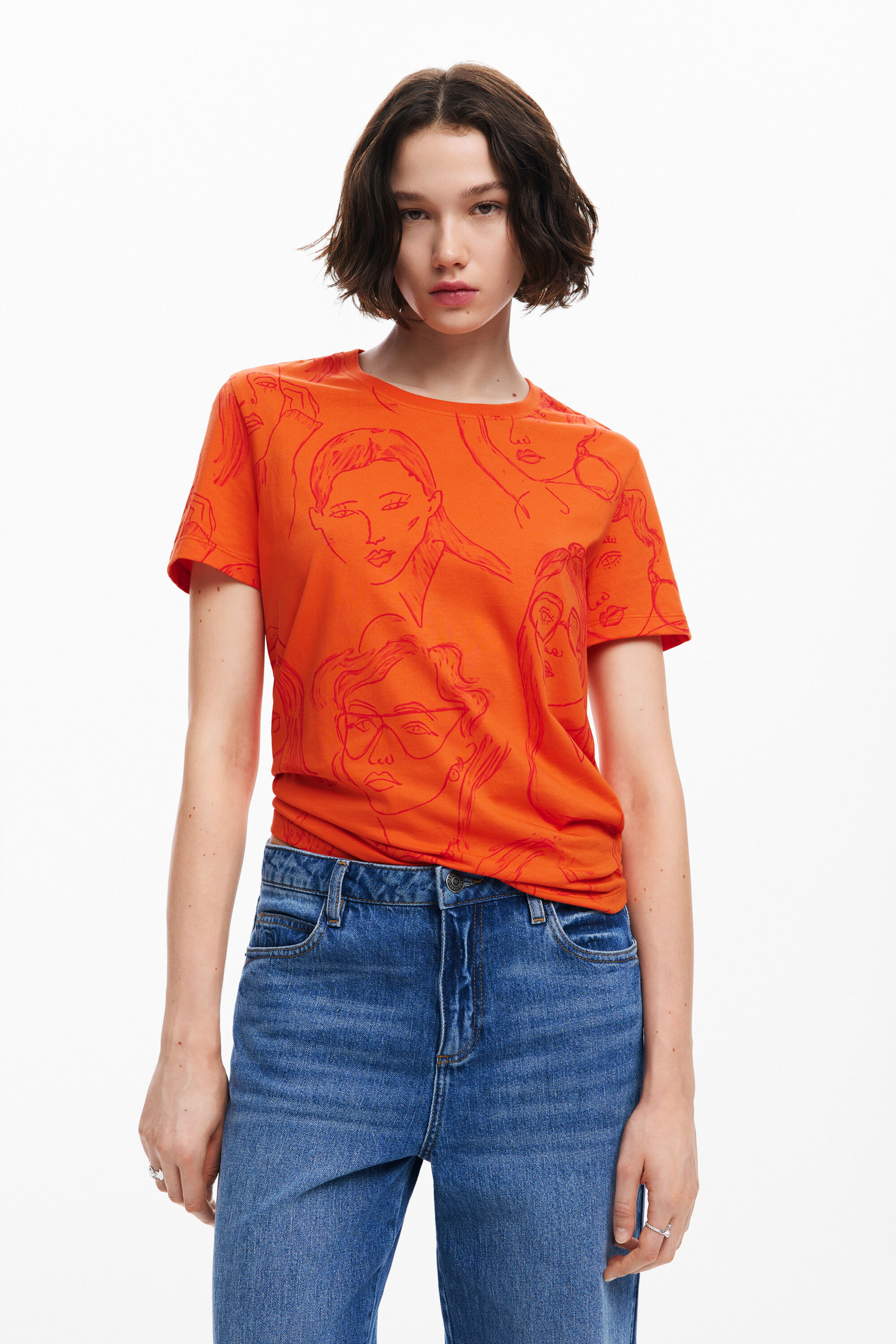 Camiseta com estampa de rosto