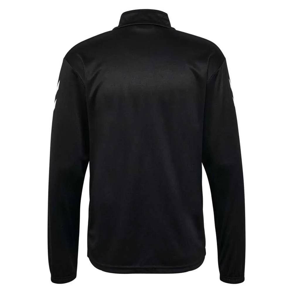 Conjunto esportivo com o logotipo da Hummel