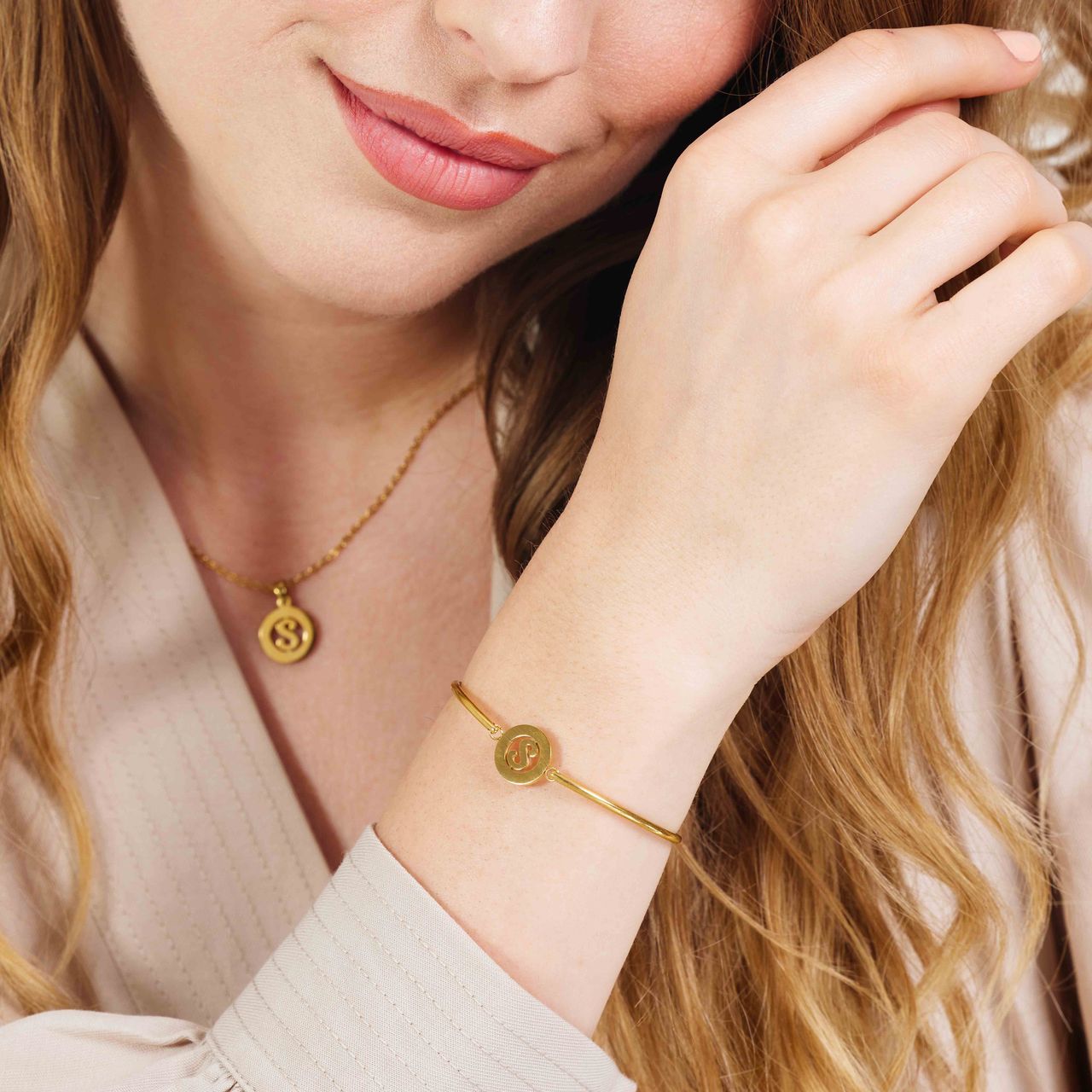 Stalen goldplated armband met letter - S
