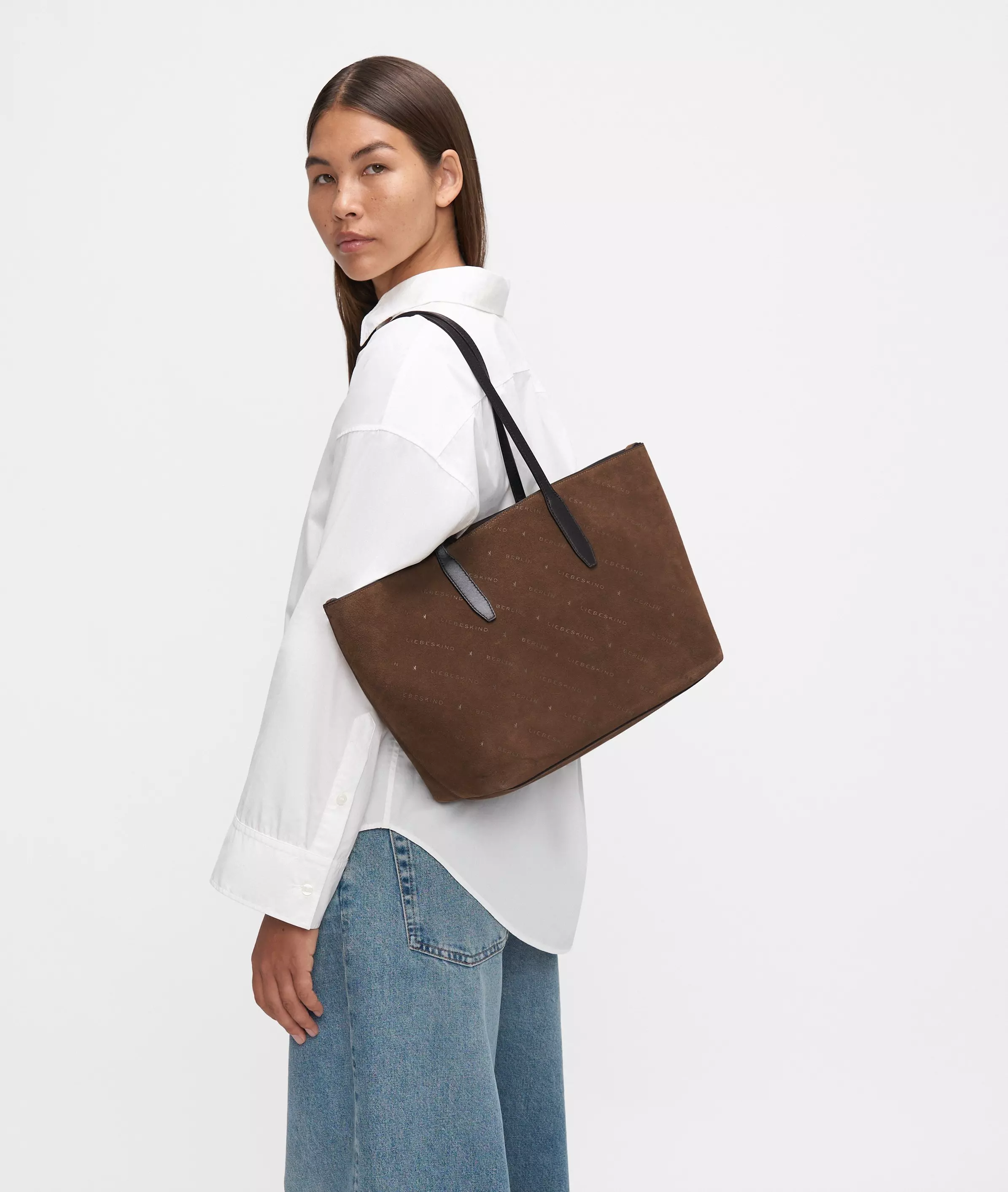 Monogram Shopper M Suede shopper with Liebeskind Berlin lettering