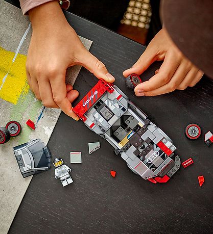 LEGO® Speed Champion - Audi S1 e-tron quattro Rennwagen 76921 -