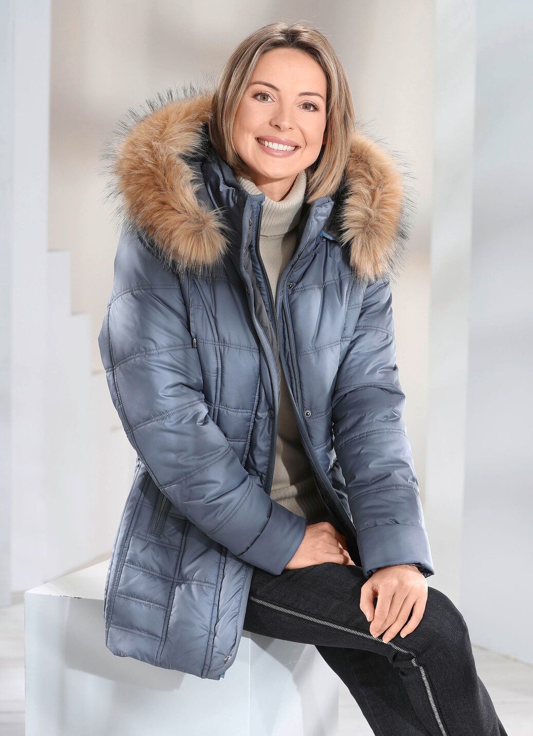 Jacke mit abnehmbarer Kapuze