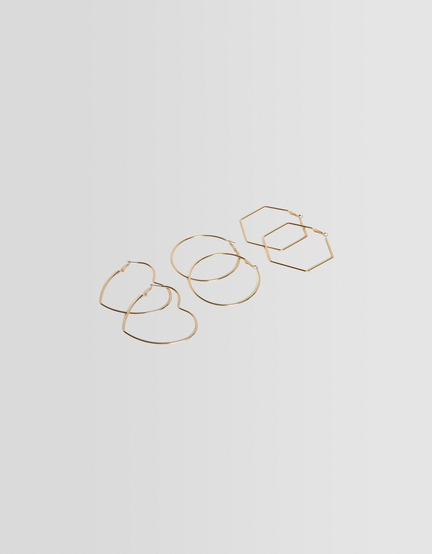 Conjunto de 3 pares de brincos geométricos em formato de argola e coração.