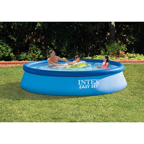 Pool med pumpe 5.600 liter