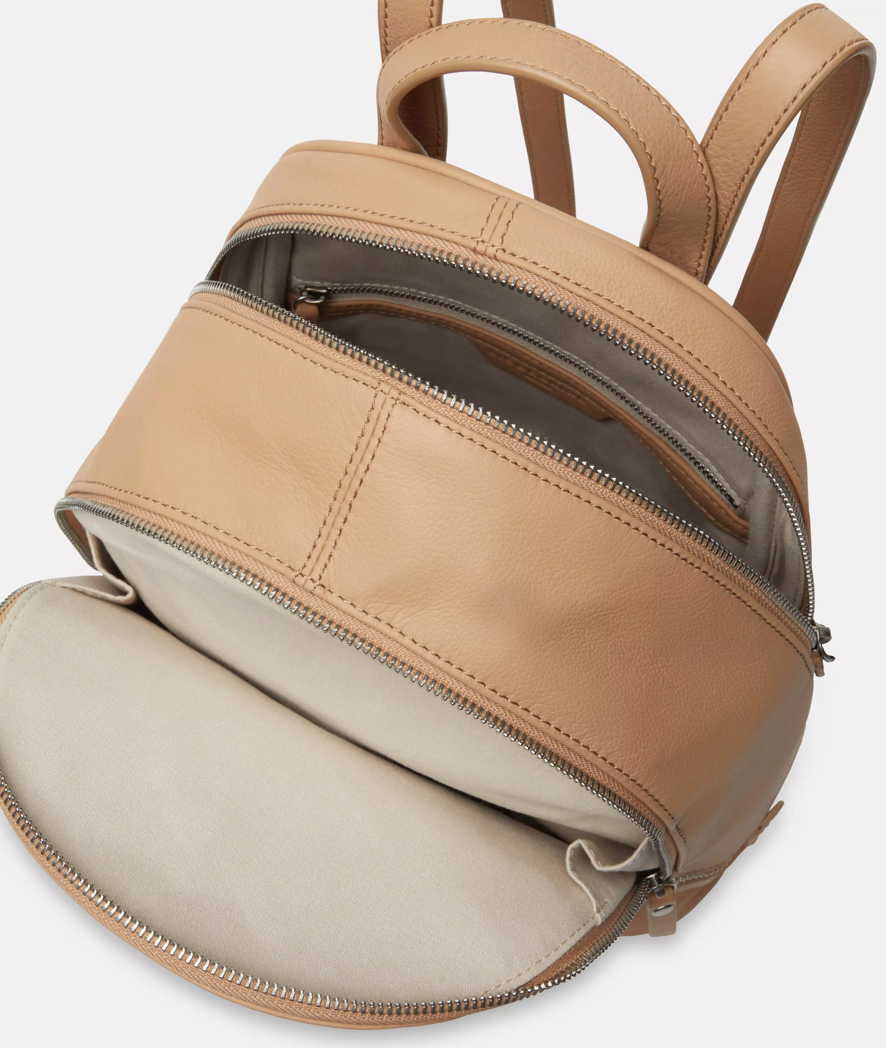 Alita backpack M Spacious backpack made from naturally grained leather