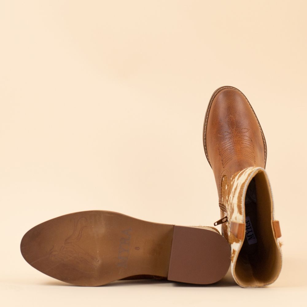 Myra Bag Pointy Beige Boots