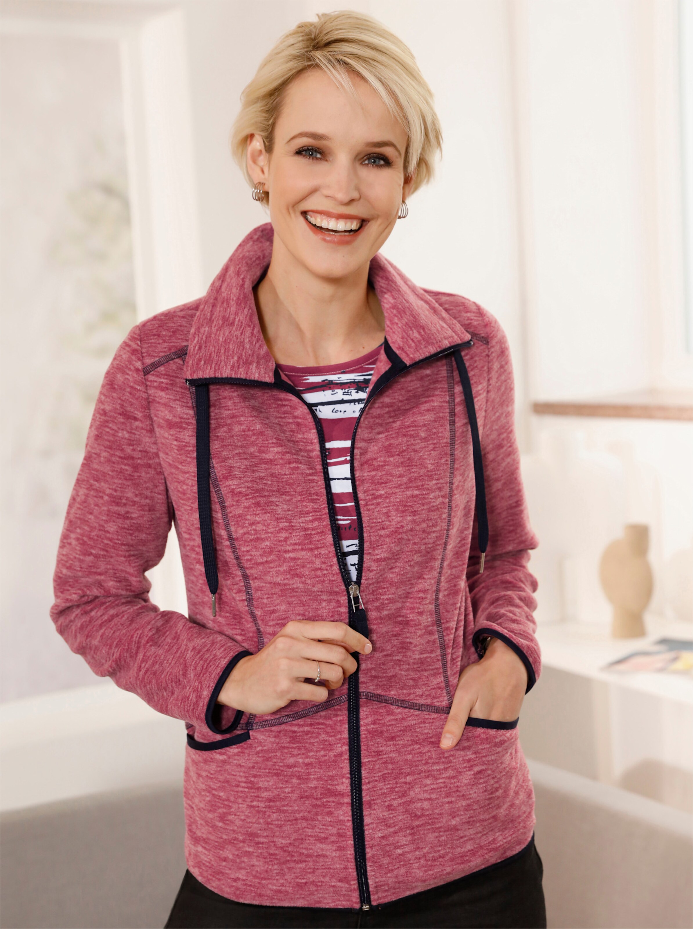 Fleecejacke mit Stehkragen, weiteregulierbar