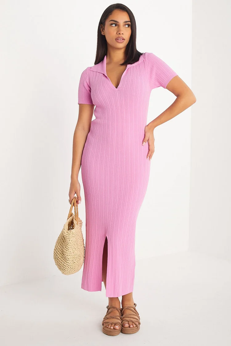 Robe rose texturée moulante