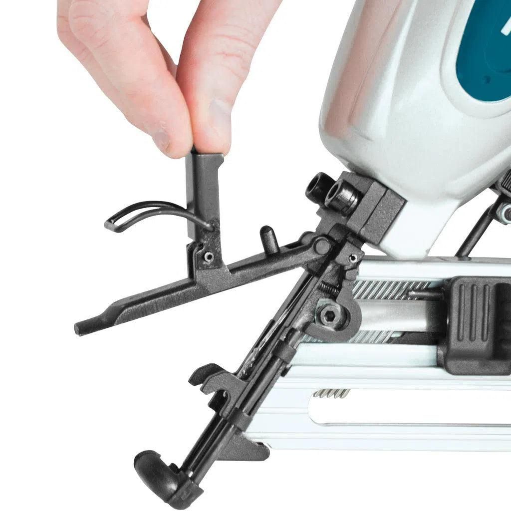 Makita AF635 8 bar Brad tacker (15 Ga) in koffer