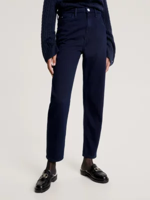 Calça jeans preta de cintura alta e corte afunilado